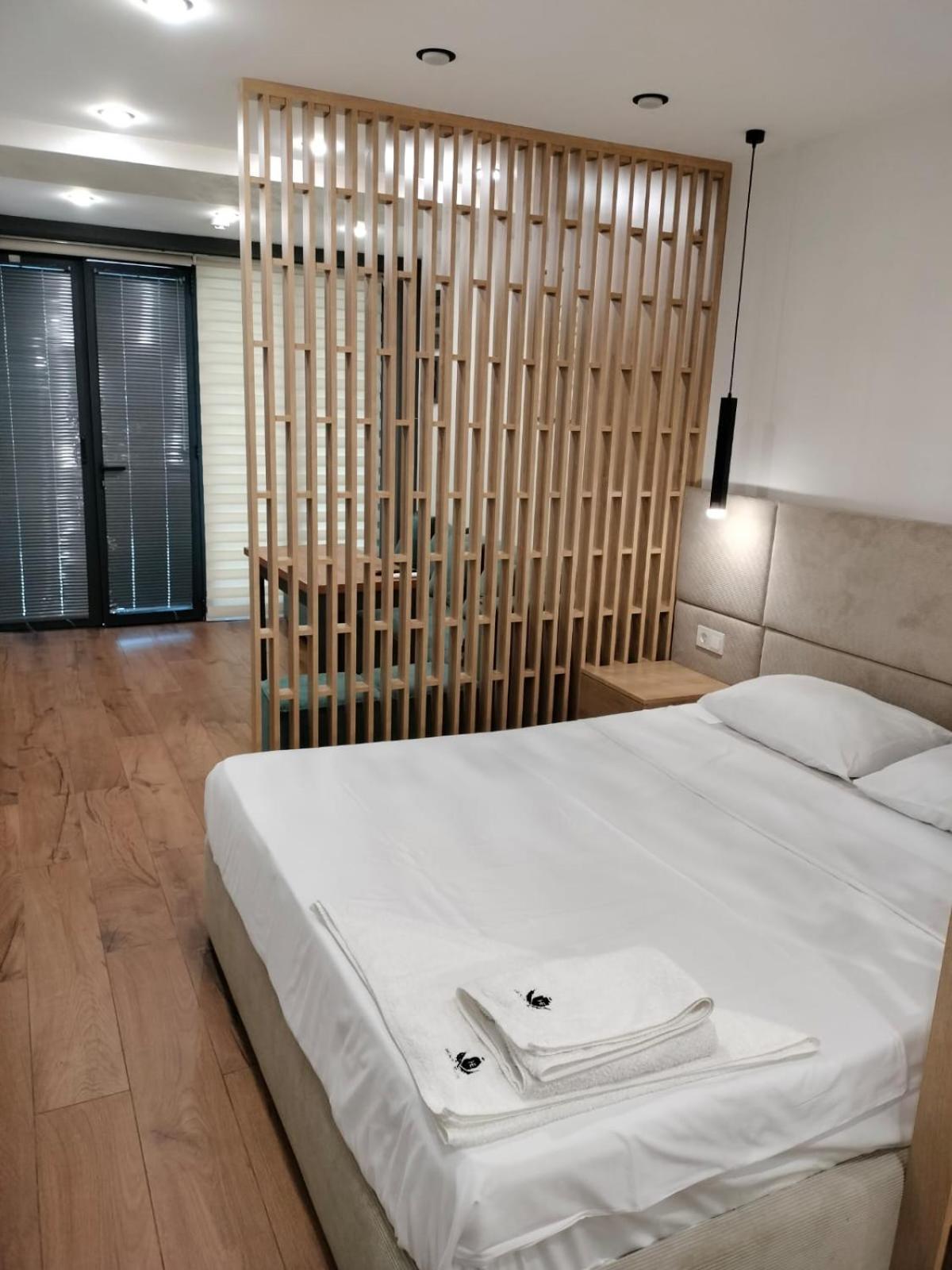 Aygestan Plaza Aparthotel Ереван Екстериор снимка