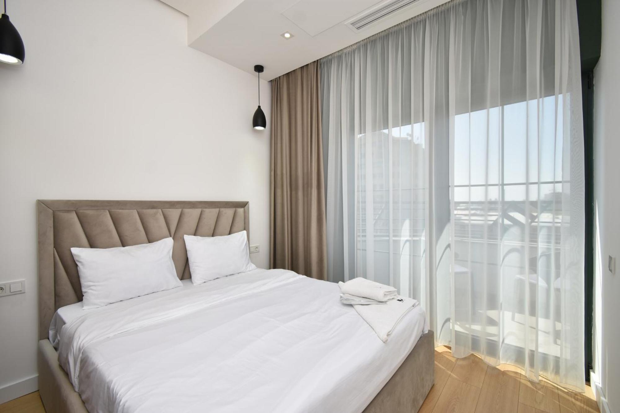 Aygestan Plaza Aparthotel Ереван Екстериор снимка