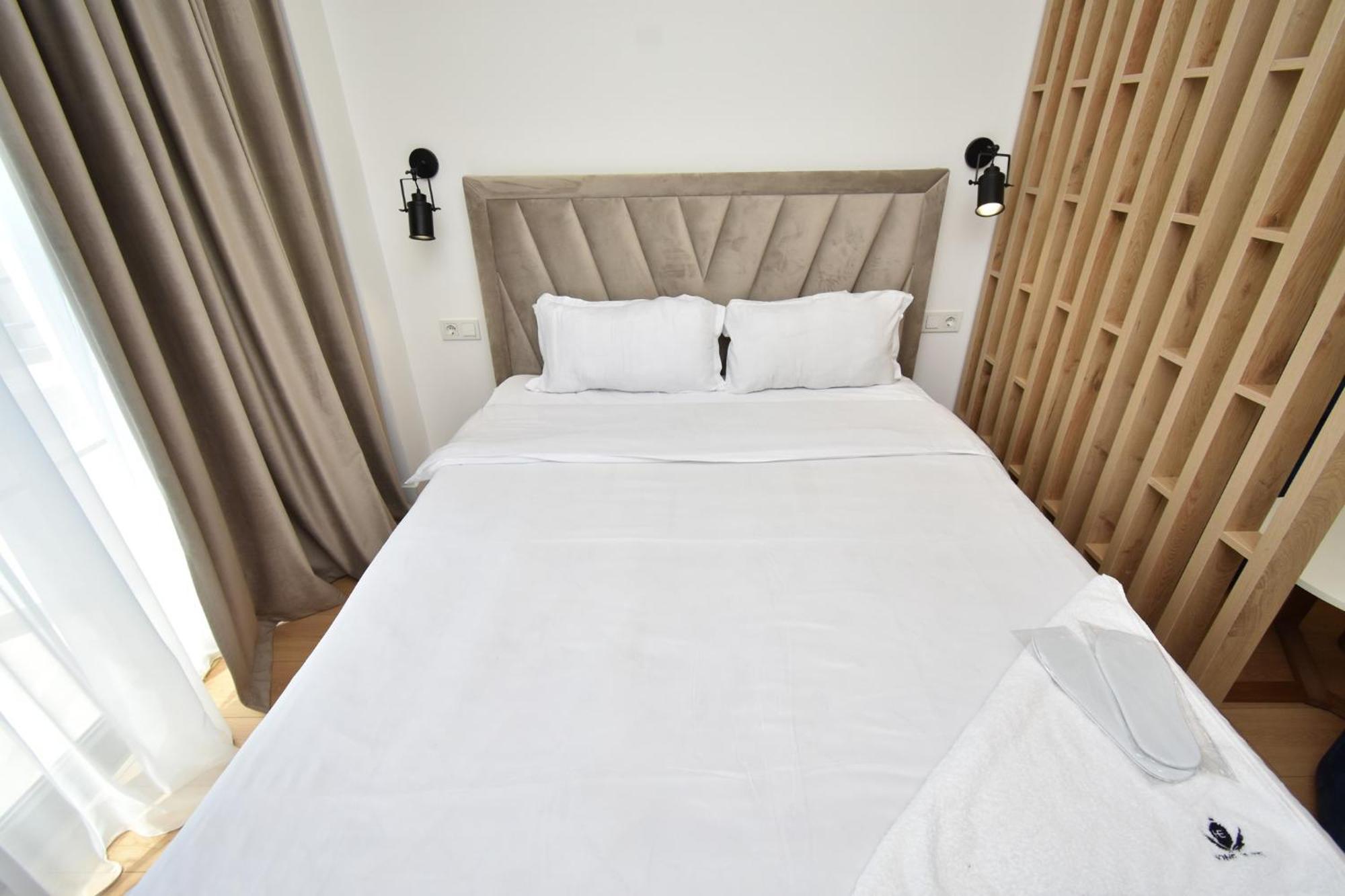Aygestan Plaza Aparthotel Ереван Екстериор снимка