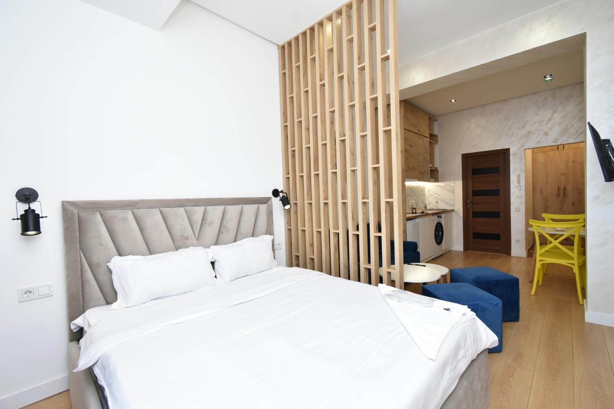 Aygestan Plaza Aparthotel Ереван Екстериор снимка