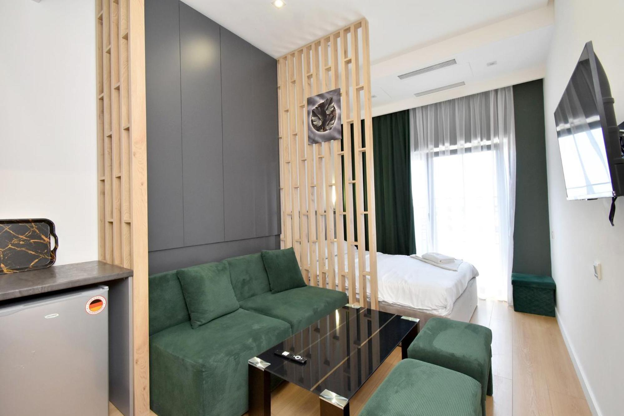 Aygestan Plaza Aparthotel Ереван Екстериор снимка