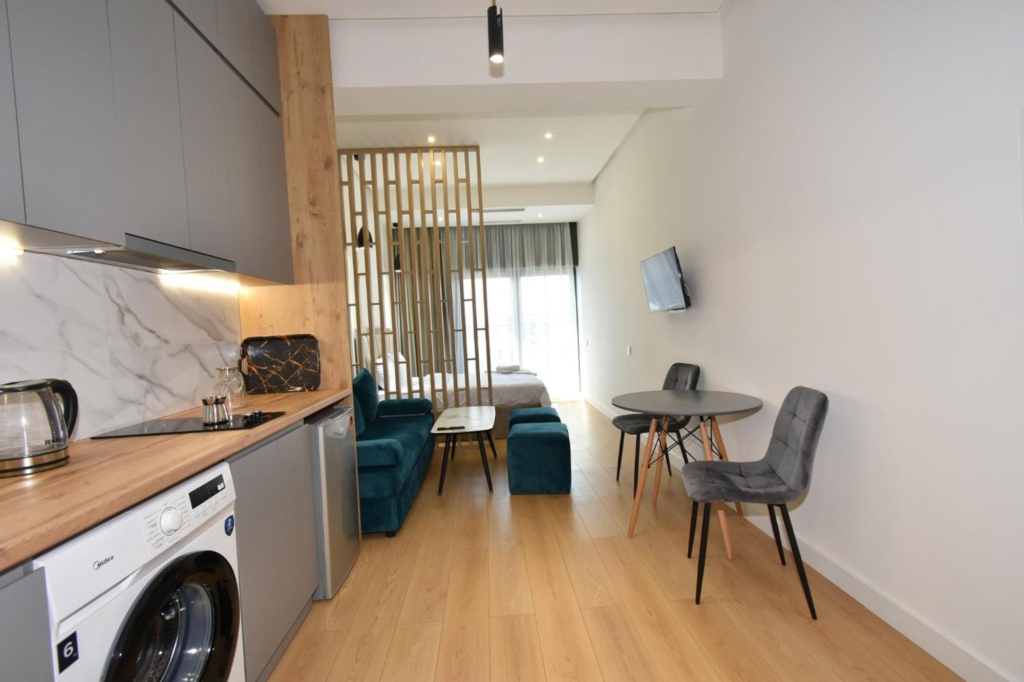 Aygestan Plaza Aparthotel Ереван Екстериор снимка