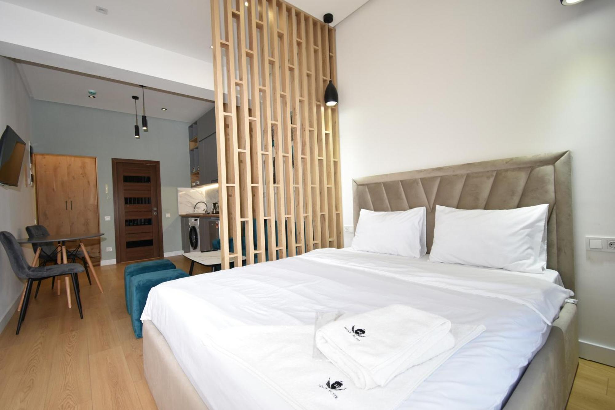 Aygestan Plaza Aparthotel Ереван Екстериор снимка