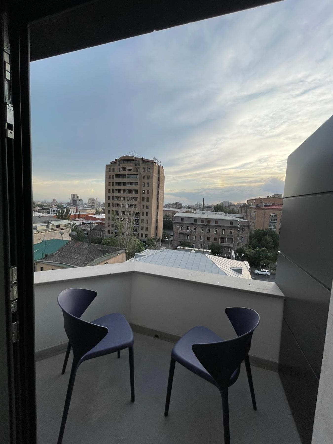 Aygestan Plaza Aparthotel Ереван Екстериор снимка